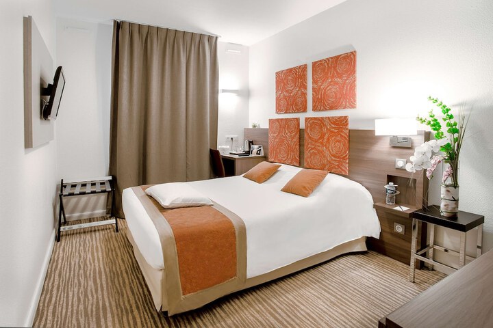 Room 10 of 40