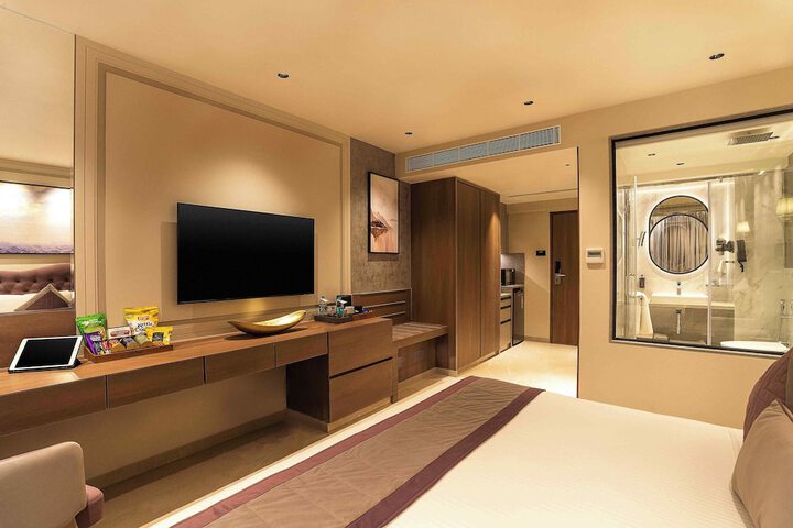 Room 18 of 50