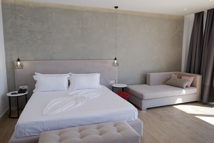 Room 4 of 91