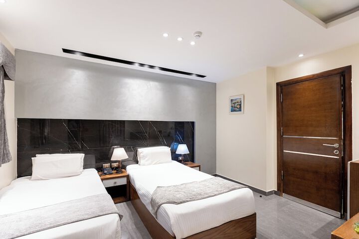 Room 2 of 103