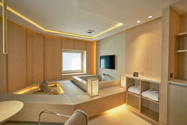 Room 71 of 142