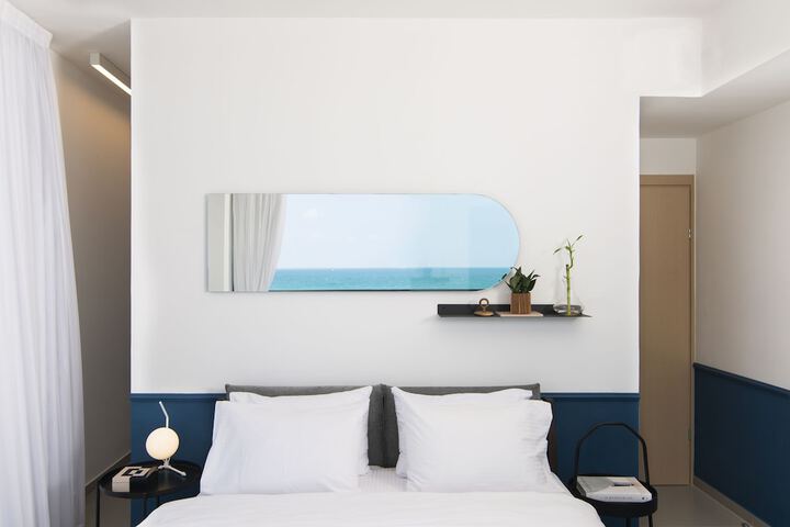 Room 21 of 77