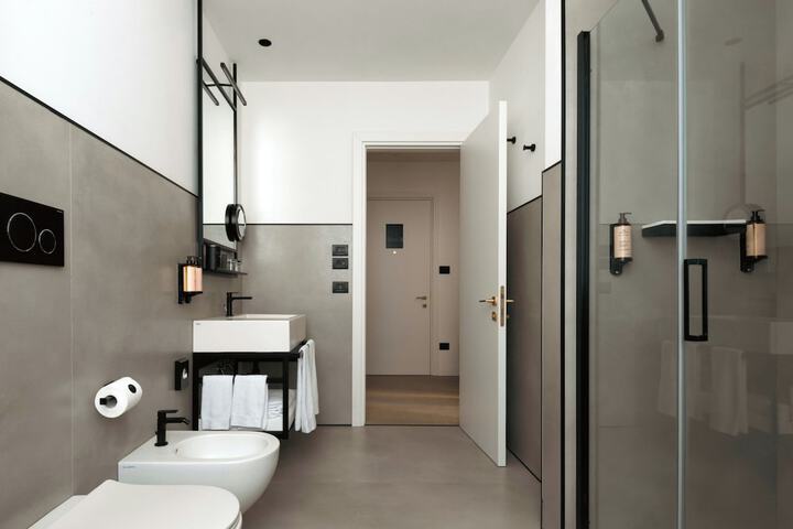 Room 47 of 105