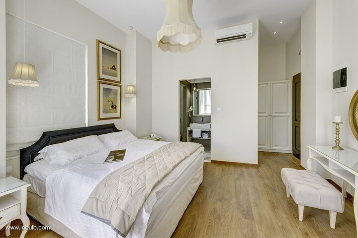 Room 35 of 74