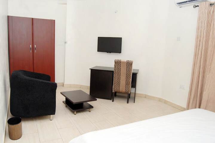 Room 11 of 28