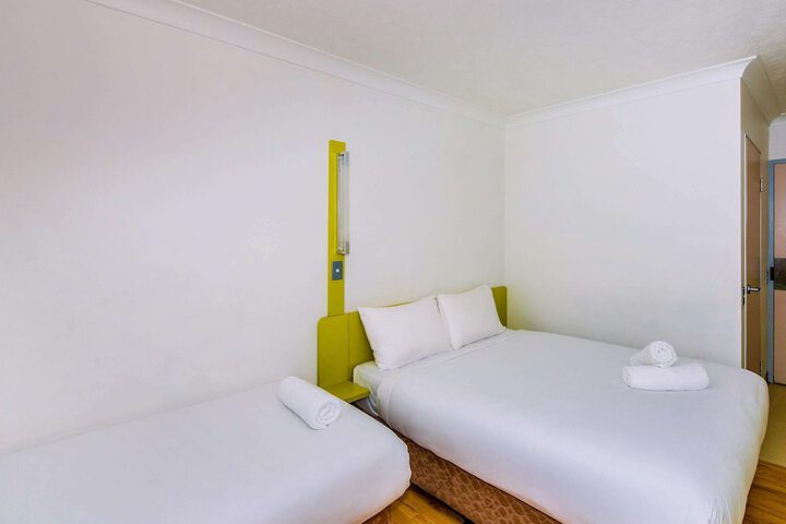 Room 10 of 38