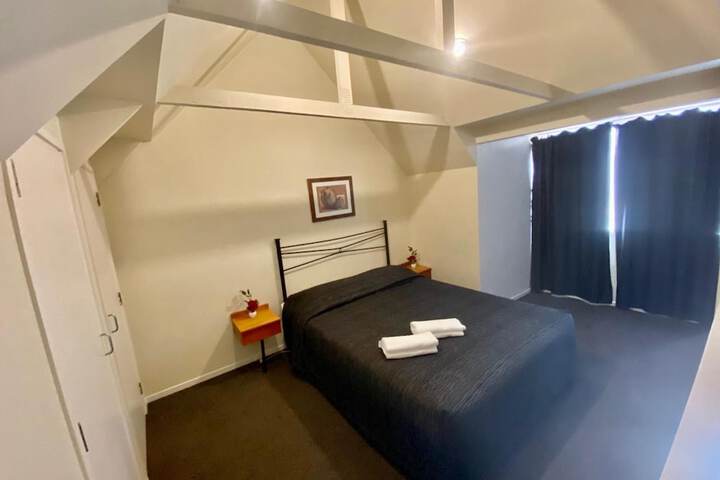 Room 7 of 28