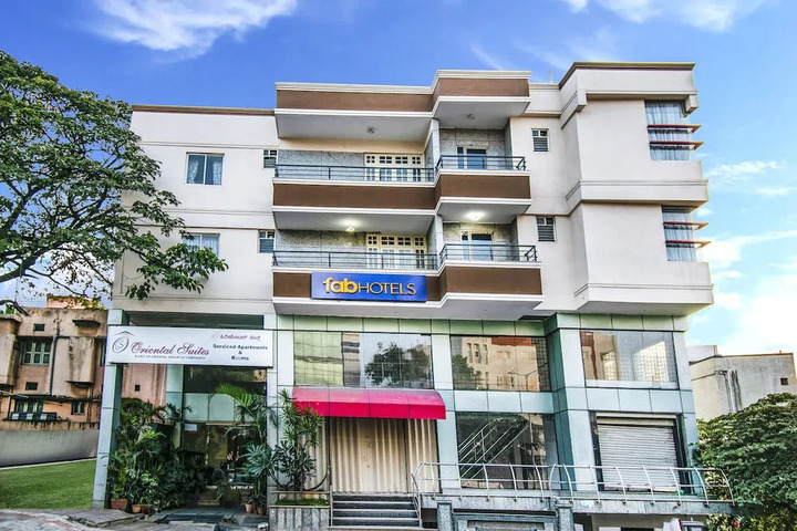 THE CURZON SUITES