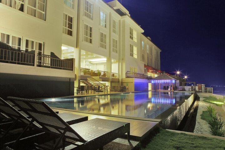 Pool 44 of 61