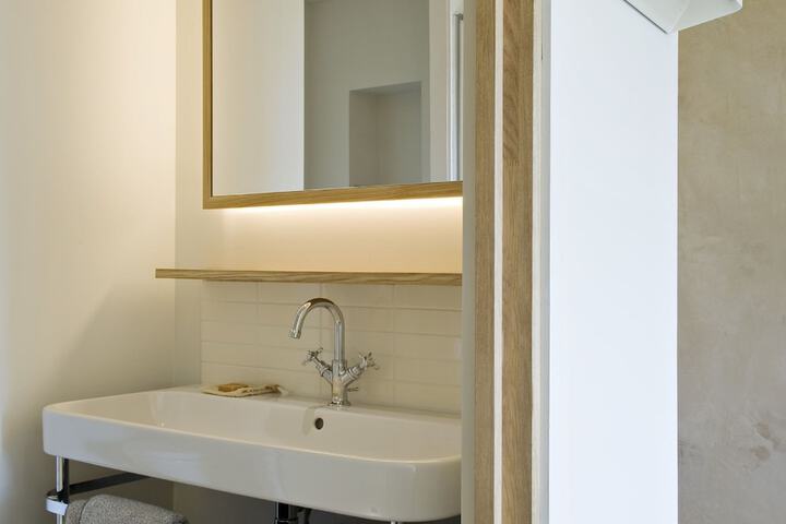 Room 20 of 49