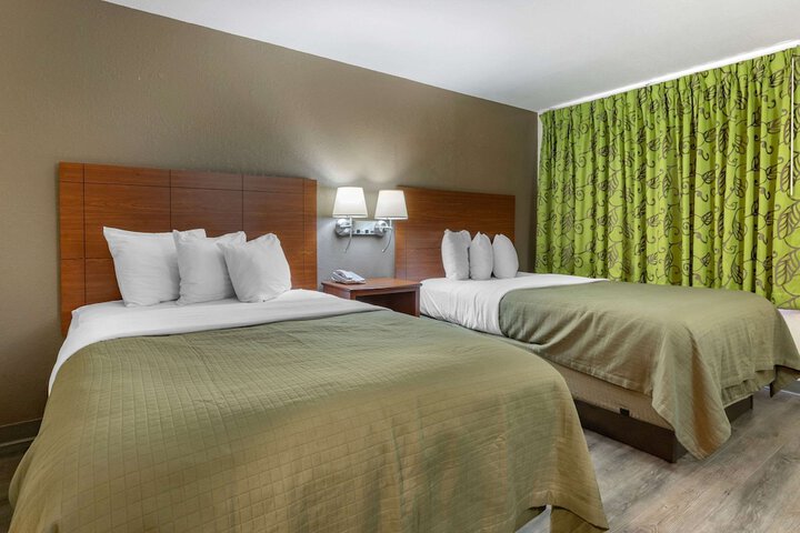 2 Double Beds (3 of 11)