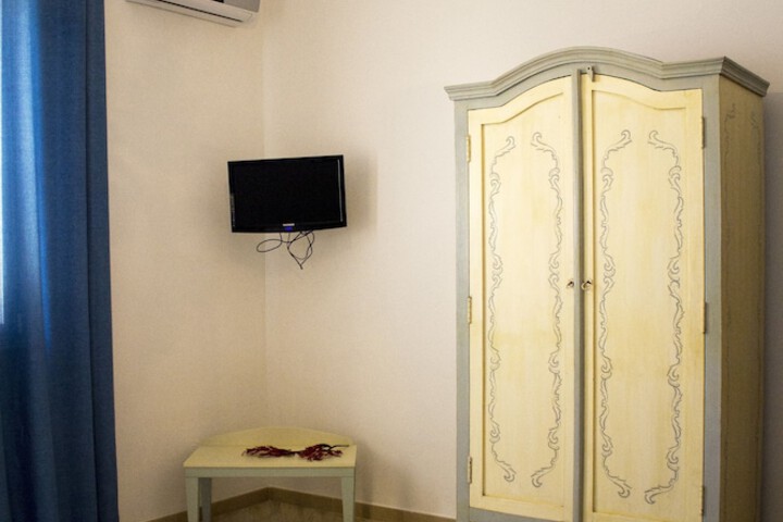 Room 5 of 32
