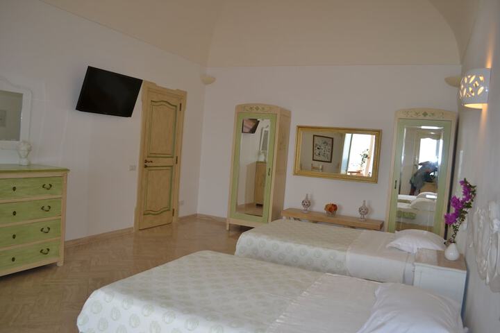 Room 10 of 221