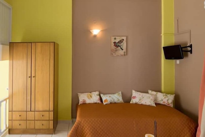 Room 6 of 22