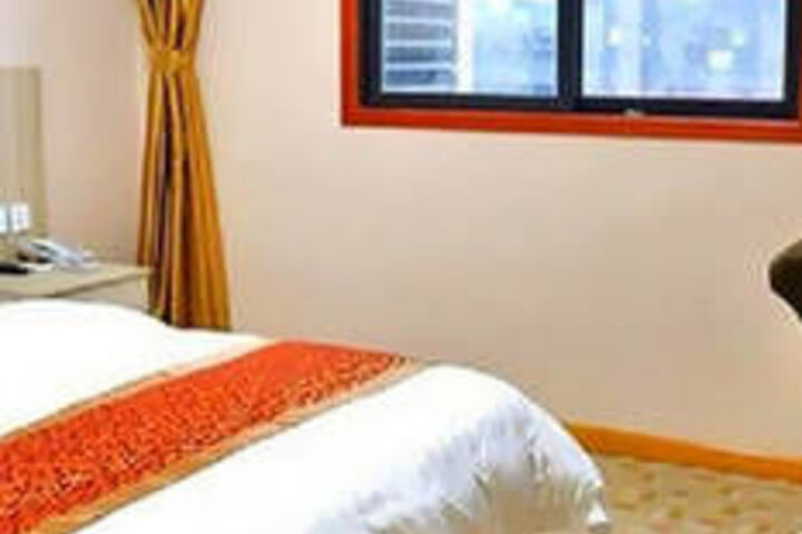 Room 4 of 16