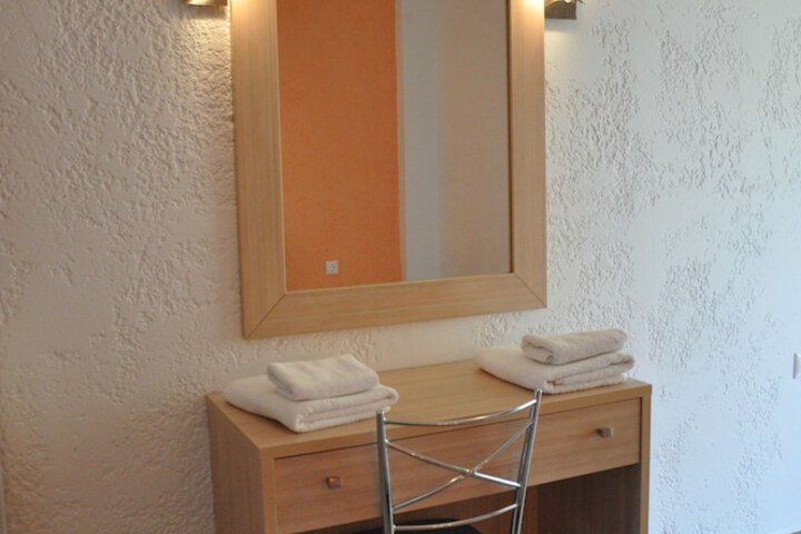 Room 6 of 20