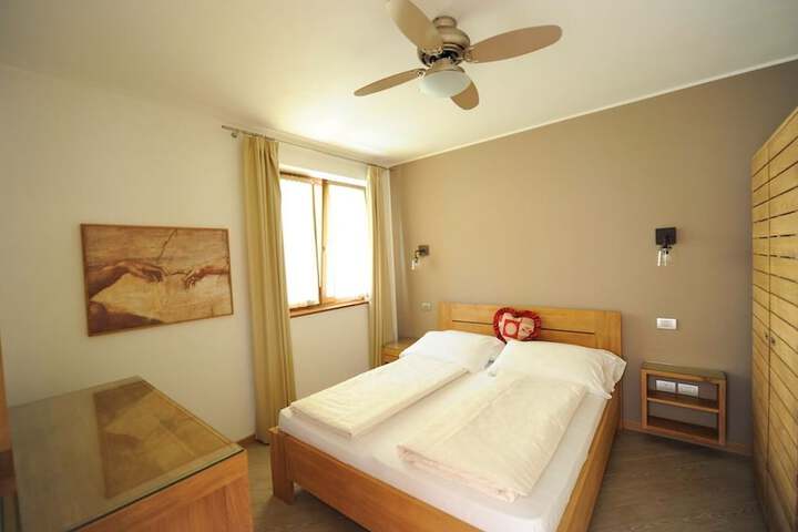 Room 5 of 71