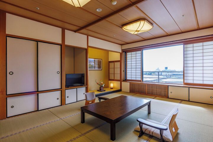 Room 8 of 30