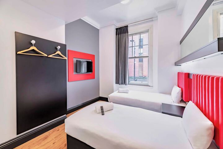 Room 72 of 100