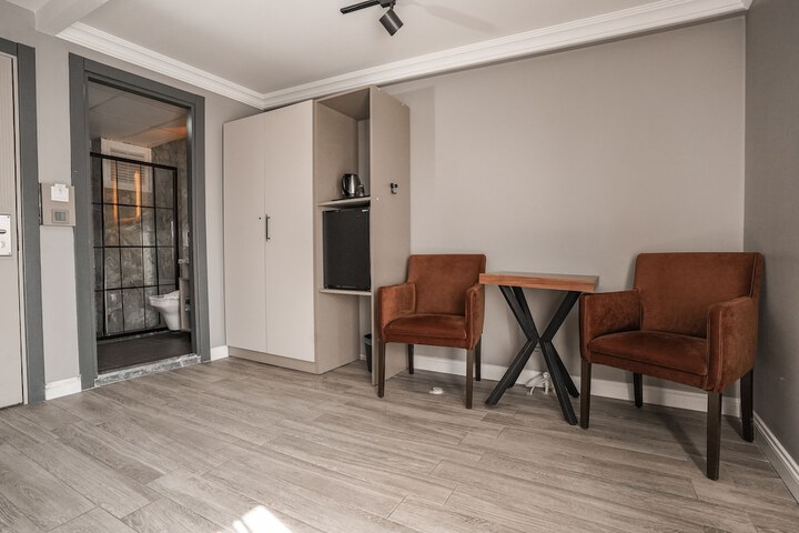 Room 16 of 27