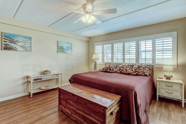 Room 2 of 56