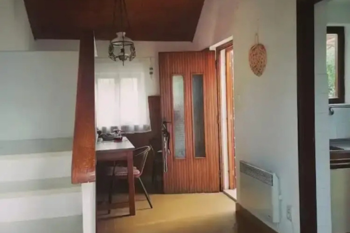 Room 5 of 16