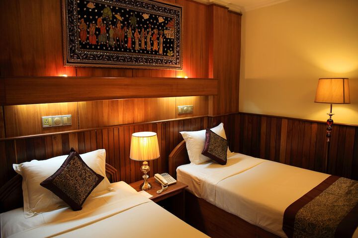 Room 10 of 20