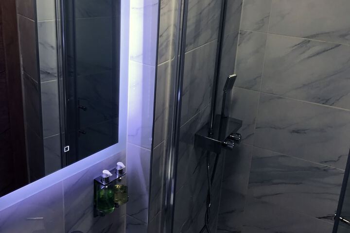 Room 42 of 62