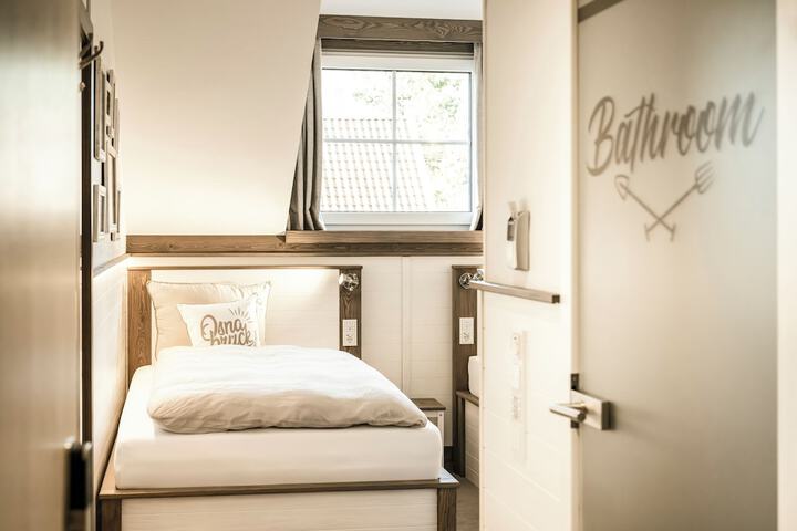 Room 6 of 82