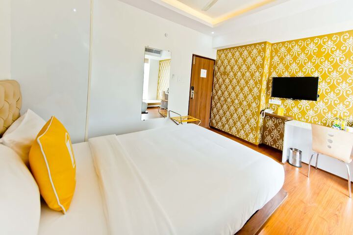 Room 4 of 40