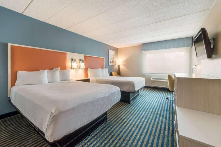 1 King Bed (5 of 5)