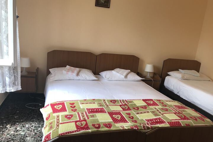 Room 2 of 17