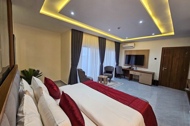Room 8 of 19