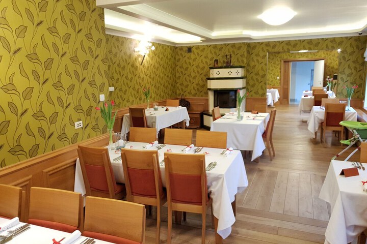 Dining 48 of 68