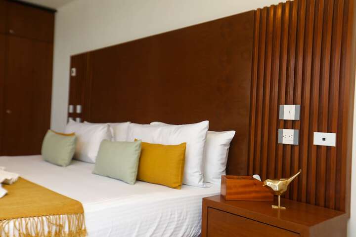 Room 3 of 74