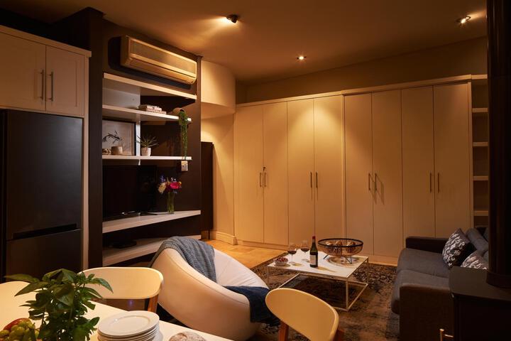 Lounge 14 of 28