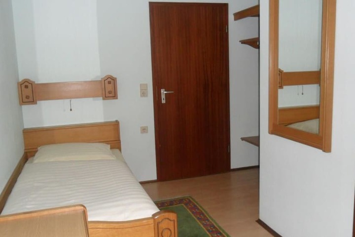 Room 5 of 22