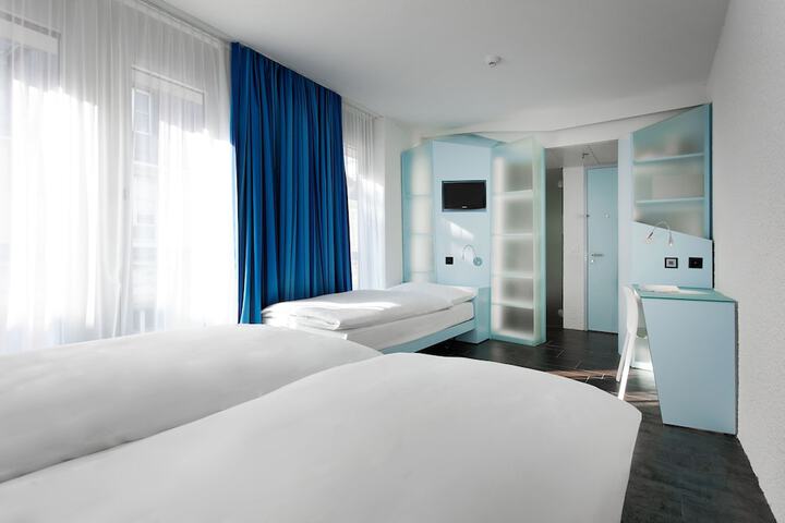 Room 11 of 31