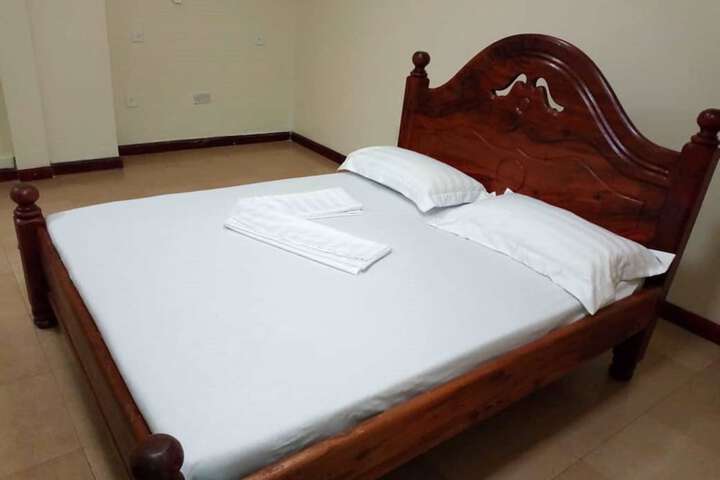 Room 4 of 10