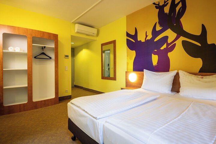 Room 49 of 118