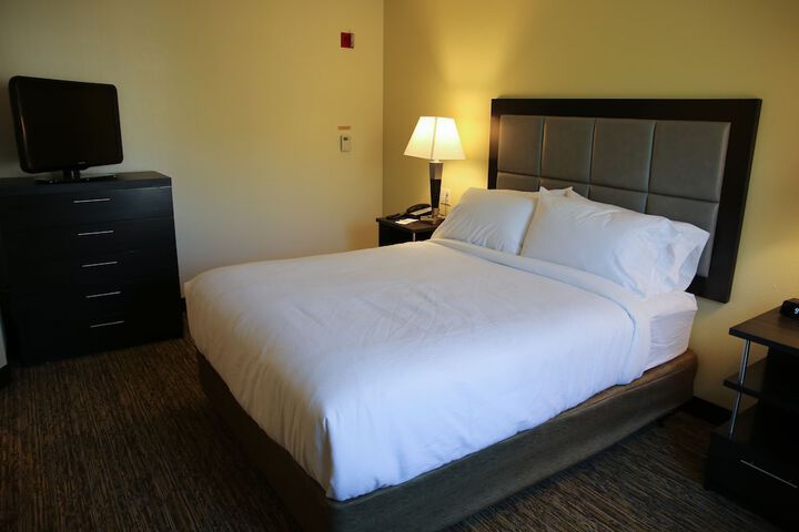 1 Queen Bed Studio Suite (17 of 21)