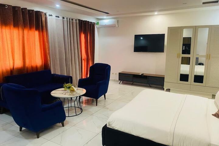 Room 10 of 31