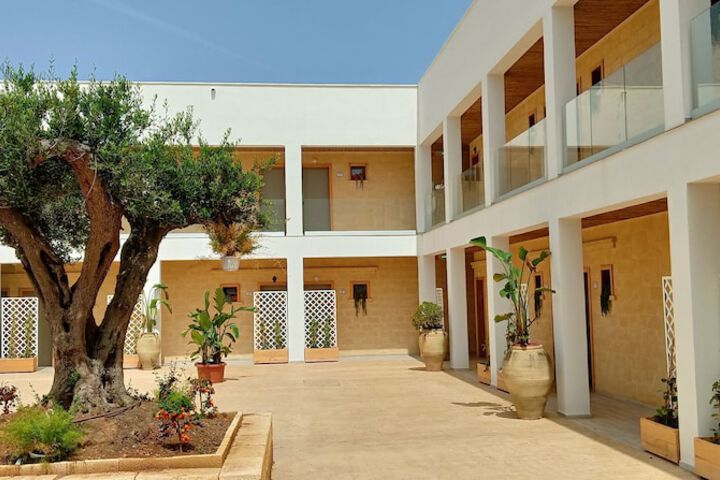 Hotel Exterior 86 of 89