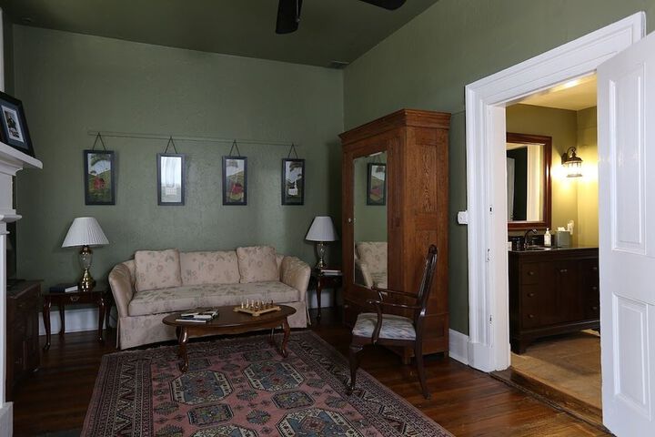 Room 25 of 57