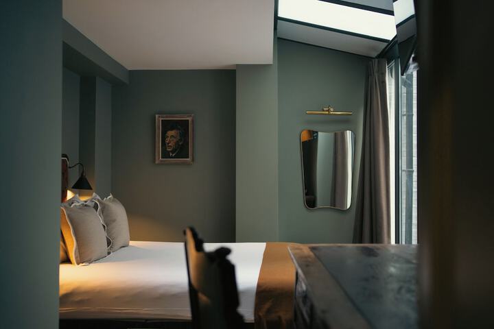 Room 103 of 209