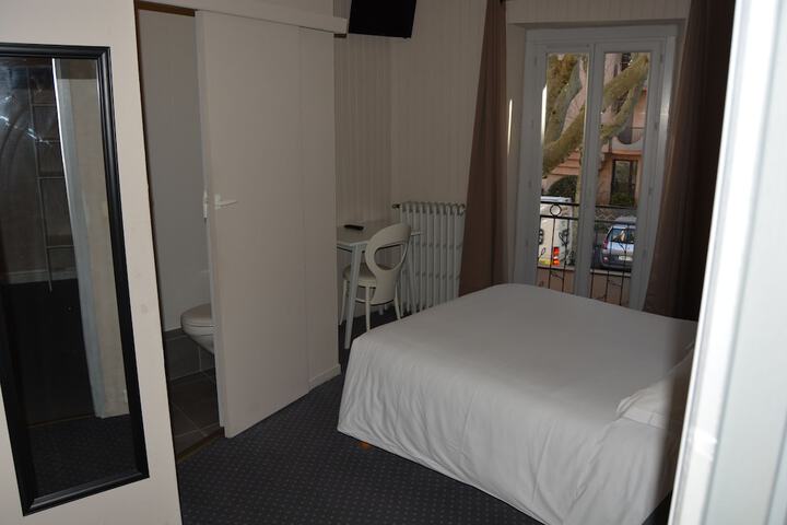 Room 7 of 18