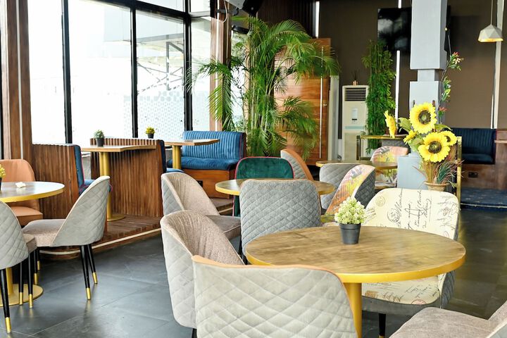 Lounge 64 of 89