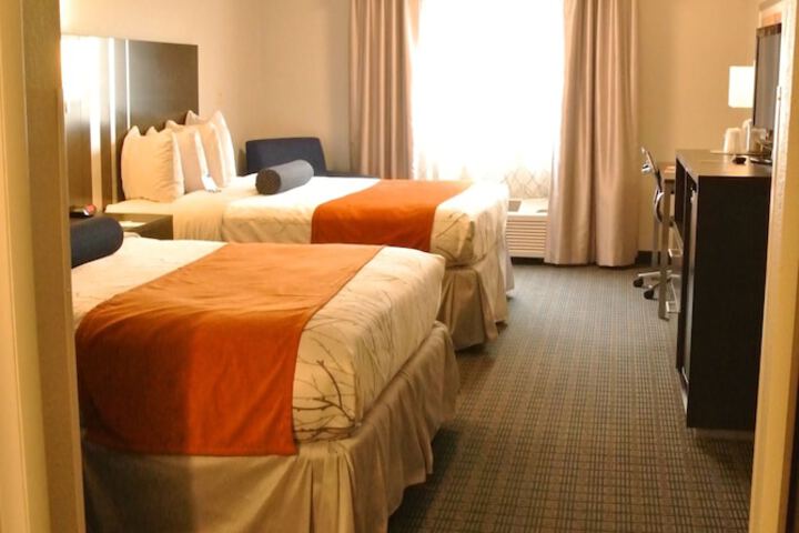 Premium 2 Queen Beds (14 of 14)
