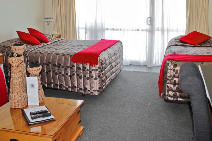 Room 2 of 37