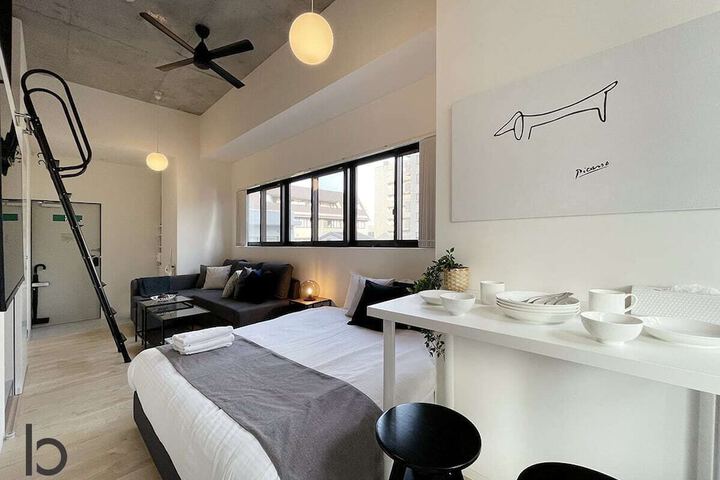 Room 32 of 177